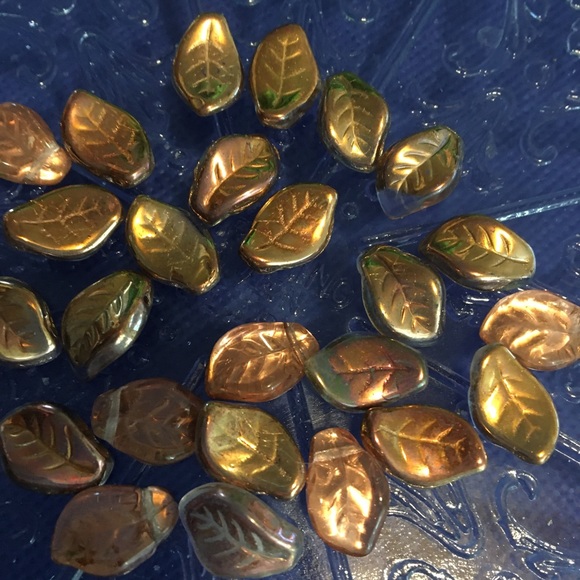 Czech glass leaves - Picture 3 of 5